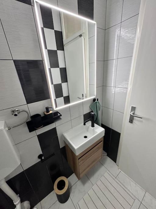 Beautiful Fully Renovated Apartment By The Sea, Large Balcony With Enchanting Views Неум Экстерьер фото