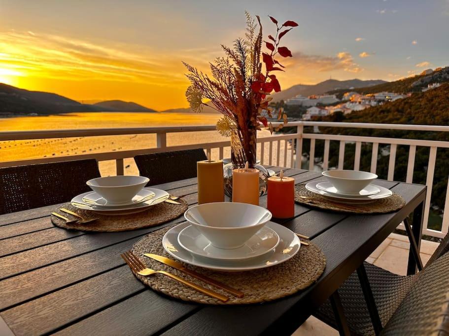 Beautiful Fully Renovated Apartment By The Sea, Large Balcony With Enchanting Views Неум Экстерьер фото