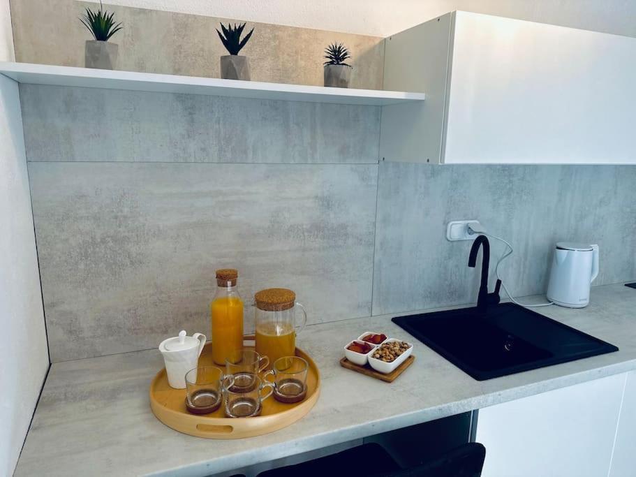 Beautiful Fully Renovated Apartment By The Sea, Large Balcony With Enchanting Views Неум Экстерьер фото