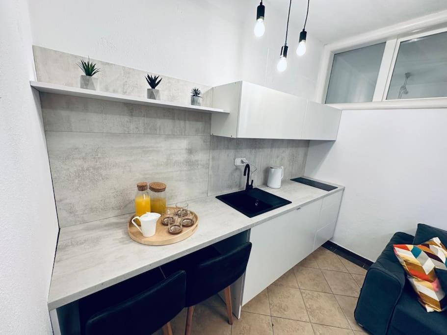 Beautiful Fully Renovated Apartment By The Sea, Large Balcony With Enchanting Views Неум Экстерьер фото